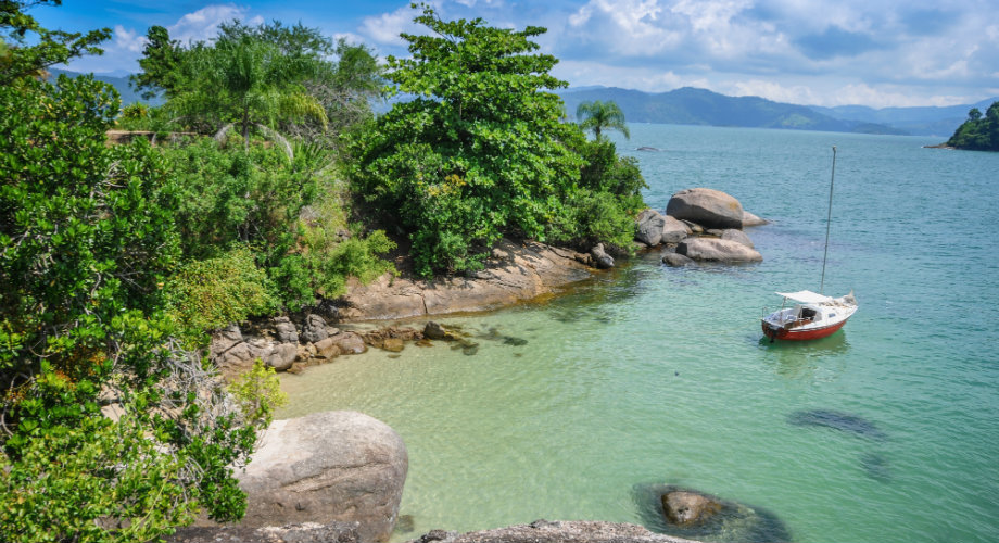 Guia das 5 ilhas mais bonitas do Brasil: saiba quais são as praias mais paradisíacas e os cenários naturais mais deslumbrantes de cada ilha!