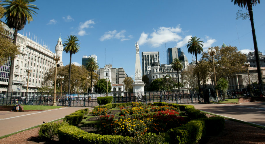 Visitar a Plaza de Mayo precisa estar na sua lista com o que fazer em buenos aires