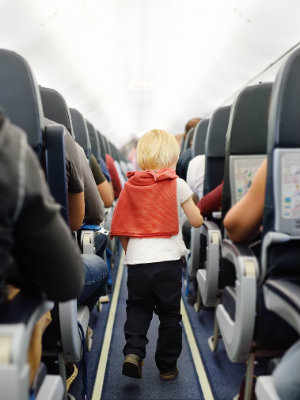 Confira essas dicas de como viajar com crianças de avião