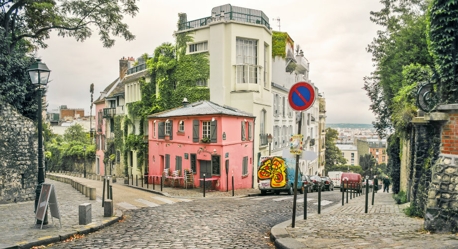 Se você quer ficar num bairro turístico e não gastar rios de dinheiro, o pulo do gato é ficar no bairro de Montmartre