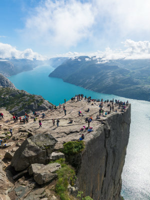 Julho é um dos melhores meses para conhecer todos os encantos da Noruega. 