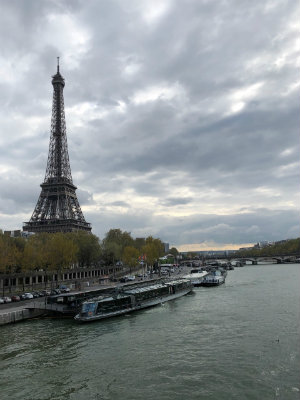 A torre Eiffel é o símbolo não só de Paris, mas da França inteira. 