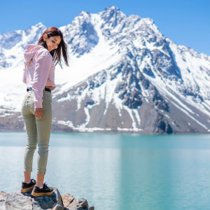 Você quer curtir a neve nas suas férias em agosto? Que tal viajar para uma estância de esqui, localizada na Cordilheira dos Andes do Chile? 
