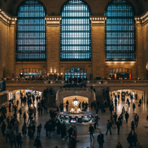O Grand Central Station – também conhecido como Grand Central Terminal – é um dos maiores terminais do mundo e uma das atrações mais visitadas pelos turistas em Nova York. Inaugurado em 1913, o Grand Central tem 44 plataformas e conecta diversos pontos da costa leste dos EUA.